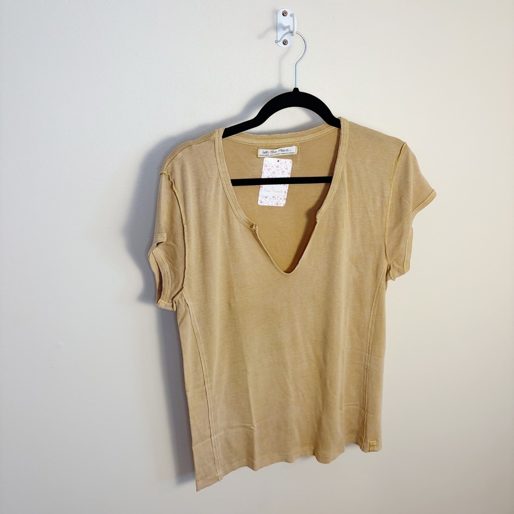 Free People Short Sleeve V-Neck Tee in Tan sz xl - Picture 3 of 7